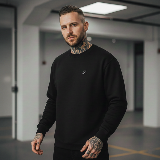 Herrtröja med broderad L-ringning - minimalistisk logotyp